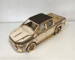 Toyota Hilux als 3D Laser Cut Großmodell aus Holz